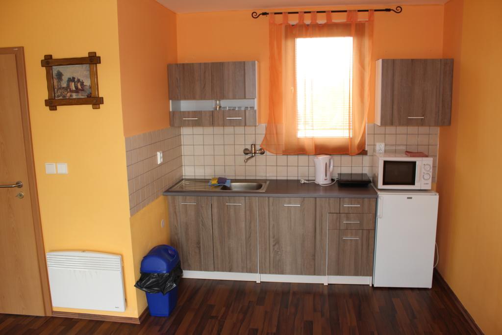 Marine Zavlahy Apartment Hrdejovice Exterior photo